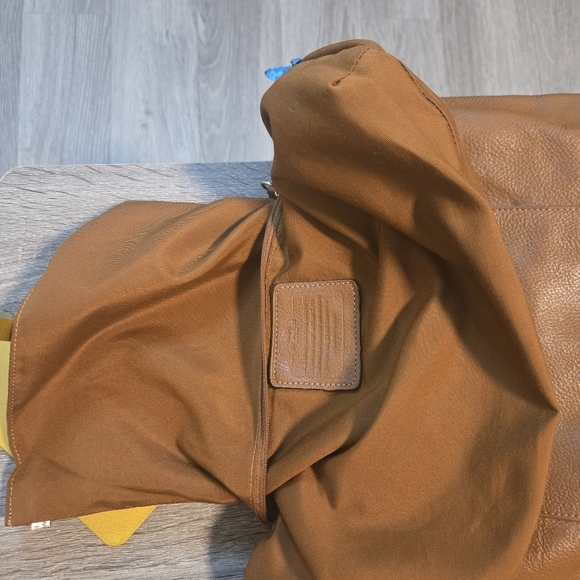 Coach Isabella Leather Shoulderbag - Picture 15 of 16